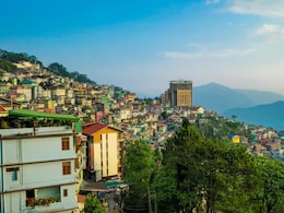 बादलों से घिरी जादुई दुनिया देखना चाहते हैं तो पहुंच जाएं Gangtok, खाने- पीने और रहने के लिए मिलेंगे बेस्ट ऑप्शन बादलों से घिरी जादुई दुनिया देखना चाहते हैं तो पहुंच जाएं Gangtok, खाने- पीने और रहने के लिए मिलेंगे बेस्ट ऑप्शन