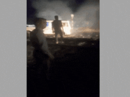 Niwari: मगरपुर स्टेशन में बुंदेलखंड एक्सप्रेस से बड़ा रेल हादसा टला! पटरी में फंसी बोलेरों के उड़े परखच्चे Niwari: मगरपुर स्टेशन में बुंदेलखंड एक्सप्रेस से बड़ा रेल हादसा टला! पटरी में फंसी बोलेरों के उड़े परखच्चे