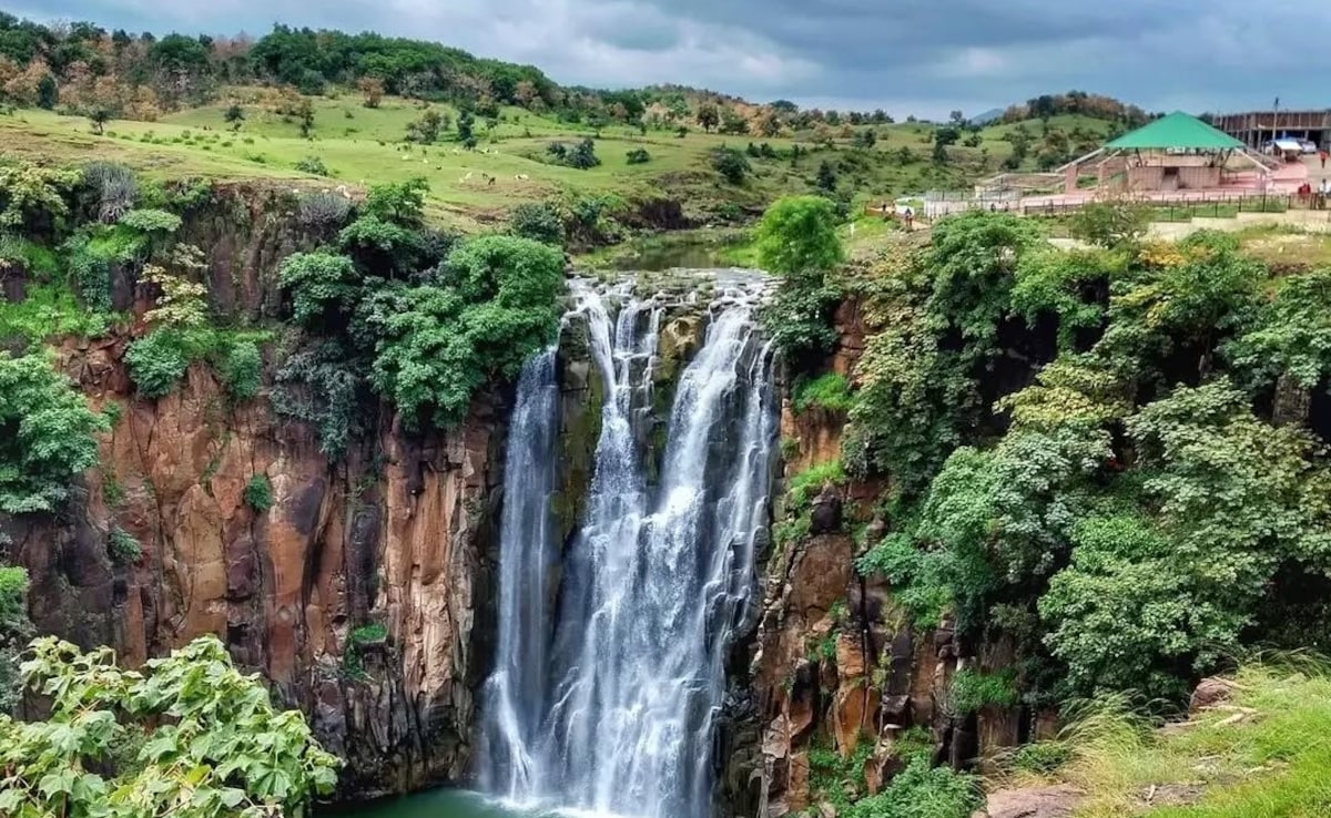 Patalpani Waterfalls. Photo: Instagram/_alluring_click Patalpani Waterfalls. Photo: Instagram/_alluring_click