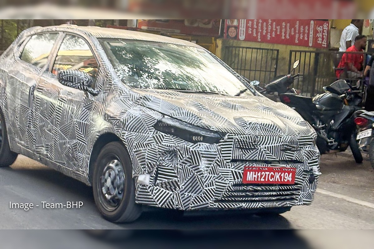  Altroz Facelift test mule was spotted with flush door handles and is the first hatchback to feature this element