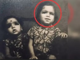 शाहरुख की फिल्म से डेब्यू, पिता की मौत से टूटा तो छोड़ा बॉलीवुड, फिर 150 रु महीने पगार पर ढाबे में किया काम, इस लोकप्रिय एक्टर को पहचाना? शाहरुख की फिल्म से डेब्यू, पिता की मौत से टूटा तो छोड़ा बॉलीवुड, फिर 150 रु महीने पगार पर ढाबे में किया काम, इस लोकप्रिय एक्टर को पहचाना?