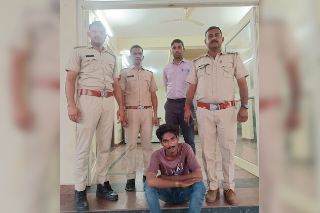 कोटा मर्डर केस में पुलिस ने एक आरोपी को गिरफ्तार कर लिया है. कोटा मर्डर केस में पुलिस ने एक आरोपी को गिरफ्तार कर लिया है.