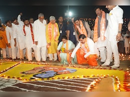 11 लाख दीपों की रोशनी से नहाया धार्मिक स्थल चित्रकूट, CM मोहन ने भी जलाए दीप  11 लाख दीपों की रोशनी से नहाया धार्मिक स्थल चित्रकूट, CM मोहन ने भी जलाए दीप