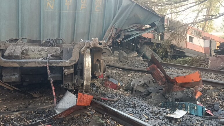 झारखंड के साहिबगंज में 2 मालगाड़ियों की टक्‍कर, हादसे में 2 लोको पायलट की मौत