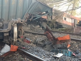 झारखंड के साहिबगंज में 2 मालगाड़ियों की टक्कर, हादसे में 2 लोको पायलट की मौत झारखंड के साहिबगंज में 2 मालगाड़ियों की टक्कर, हादसे में 2 लोको पायलट की मौत