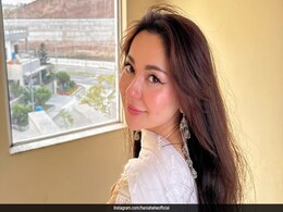 Hania Aamir Serves Up A <i>"Heer"</i>-Coded Blushed Glam For Eid 2025 Hania Aamir Serves Up A <i>"Heer"</i>-Coded Blushed Glam For Eid 2025