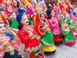 Folk tradition: बुंदेलखंड की लोक परंपरा, बच्चे रचाते हैं मिट्टी के दूल्हा-दुल्हन का विवाह, परंपरा और उल्लास का है संगम Folk tradition: बुंदेलखंड की लोक परंपरा, बच्चे रचाते हैं मिट्टी के दूल्हा-दुल्हन का विवाह, परंपरा और उल्लास का है संगम