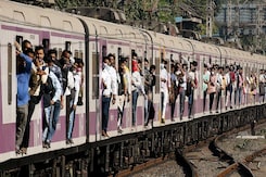 Maharashtra Government Launches 'Mumbai 1' Card Maharashtra Government Launches 'Mumbai 1' Card