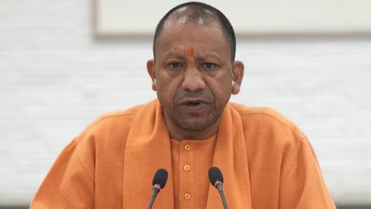 यूपी में मंत्री-अफसर के बीच टकराव ले रहा सीयासी रूप, बैठकों से मसले सुलझाने में जुटे सीएम योगी