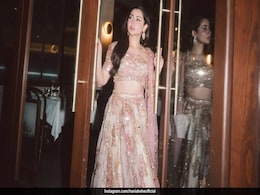 Hania Aamir In A Petal Pink And Gold <i>Lehenga</i> Is "Peak Innocence" Hania Aamir In A Petal Pink And Gold <i>Lehenga</i> Is "Peak Innocence"