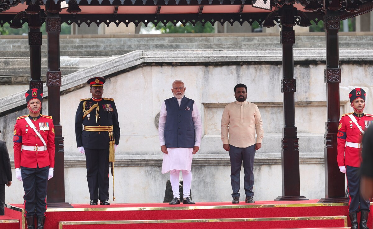 Коломбо Премиерът Нарендра Моди получи церемониално посрещане на площад Независимостта
