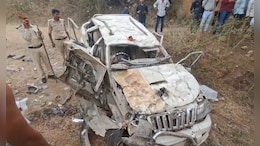 जबलपुर में पुल से गिरी स्कॉर्पियो, चार की मौत; धार में यात्रियों से भरी बस भी 15 फीट नीचे गिरी