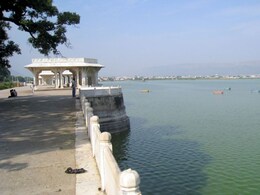 Ajmer: न्याय में देरी से टूटी युवती ने आनासागर झील में लगाई छलांग, CRPF जवान पर लगाया रेप का आरोप