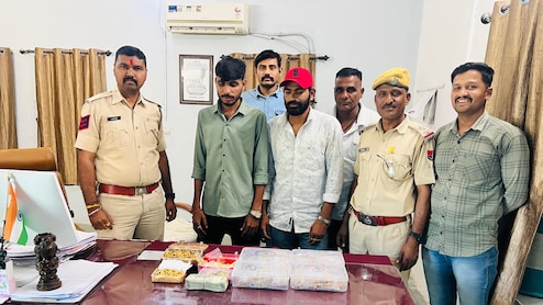 4 करोड़ का सोना, 38 लाख कैश, डूंगरपुर में बाइक सवारों के पास पुलिस को मिला अवैध धन, पूछताछ जारी
