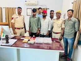 4 करोड़ का सोना, 38 लाख कैश, डूंगरपुर में बाइक सवारों के पास पुलिस को मिला अवैध धन, पूछताछ जारी 4 करोड़ का सोना, 38 लाख कैश, डूंगरपुर में बाइक सवारों के पास पुलिस को मिला अवैध धन, पूछताछ जारी