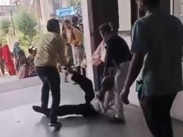 Video: MP के हॉस्पिटल में डॉक्टर की गुंडागर्दी, 77 साल के बुर्जुग को पीटा, पैर पकड़कर घसीटा