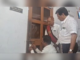 Rajasthan: कोर्ट ने सीज किया जिला शिक्षा अधिकारी का ऑफिस, शिक्षकों के 1.75 करोड़ रुपये बकाये को लेकर हुई बड़ी कार्रवाई Rajasthan: कोर्ट ने सीज किया जिला शिक्षा अधिकारी का ऑफिस, शिक्षकों के 1.75 करोड़ रुपये बकाये को लेकर हुई बड़ी कार्रवाई
