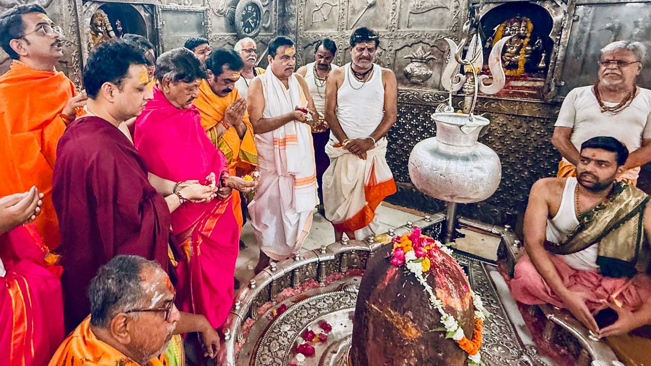 Union Minister Nitin Gadkari Offers Prayers At Mahakaleshwar Temple In Ujjain