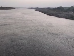 Crime News: शादी के लिए गया था लड़की देखने, ठुकराए जाने पर लड़के ने नर्मदा में लगा दी छलांग... 