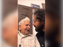 Man Sweetly Scolds Grandfather For Eating Samosas, His Reaction Goes Viral Man Sweetly Scolds Grandfather For Eating Samosas, His Reaction Goes Viral