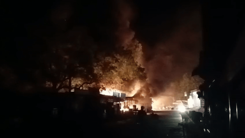 Tension in Rajasthan: झालावाड़ में गोलीबारी के बाद तनाव, डग कस्बे की कई दुकानों में आगजनी, पुलिस पर पथराव