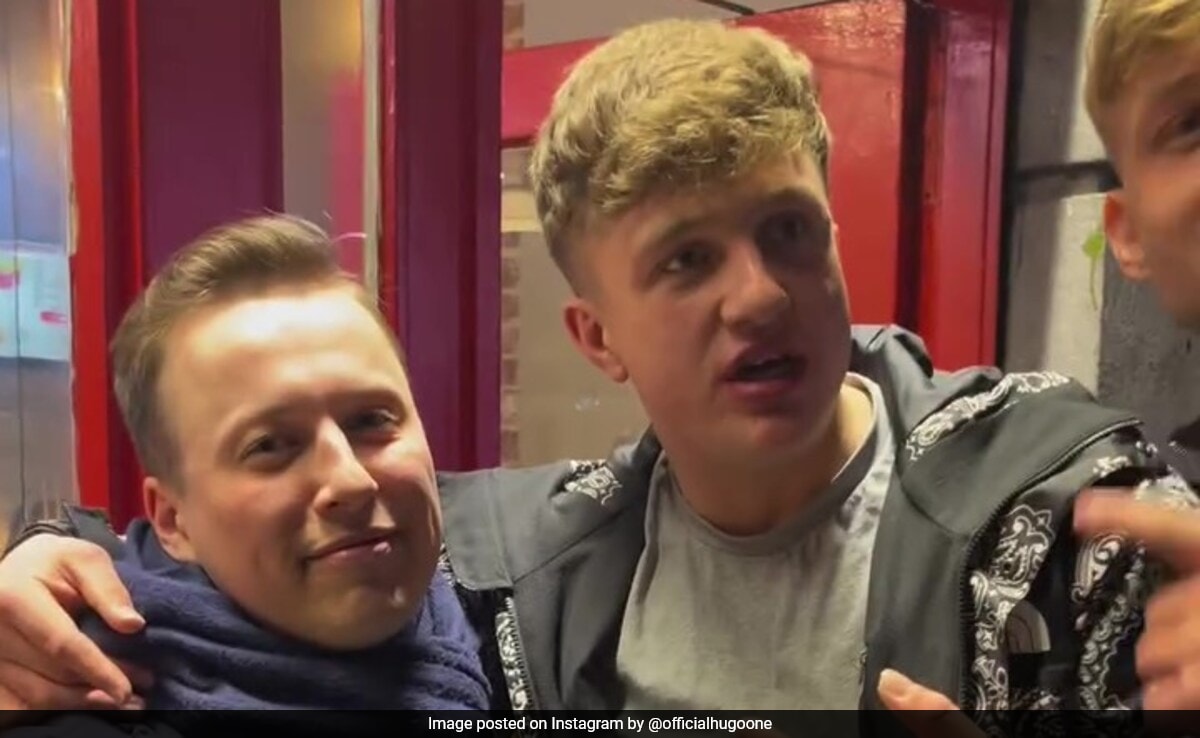 Люксембург певец който често привлича вниманието си заради своята тайна