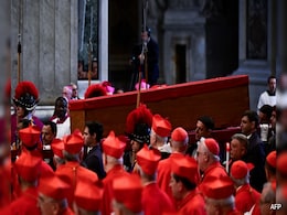 Pope Francis' Coffin Taken To St Peter's Basilica, Mourners Pay Tributes Pope Francis' Coffin Taken To St Peter's Basilica, Mourners Pay Tributes