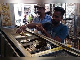 Rajasthan: चित्तौड़गढ़ के शन‍ि मंद‍िर में चढ़ा इतना तेल की भर गए 3 कुएं, बाहर न‍िकालते ही बन जाता है पानी 