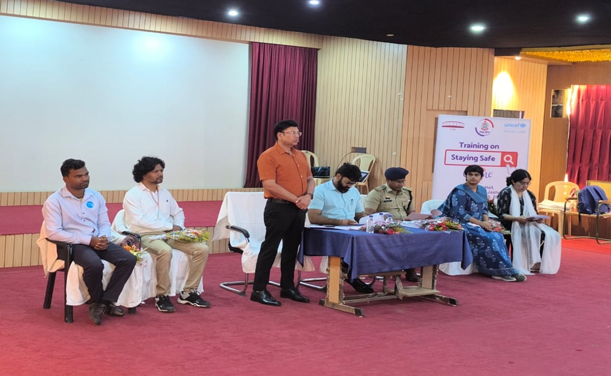 Jashpur Police: तैयार हो रहे हैं साइबर योद्धा! यूनिसेफ के साथ पुलिस ने मिलाया हाथ, जानिए कैसे करेंगे काम