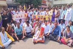 BJP Workers Protest Over 'Janeu' Removal At Karnataka Exam Centre BJP Workers Protest Over 'Janeu' Removal At Karnataka Exam Centre