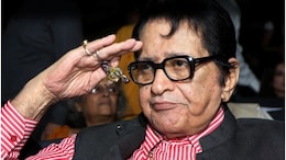 Manoj Kumar Last Rites: पंचतत्व में विलीन हुए मनोज कुमार, दी गई 21 तोपों की सलामी, सितारों ने नम आंखों से दी अंतिम विदाई