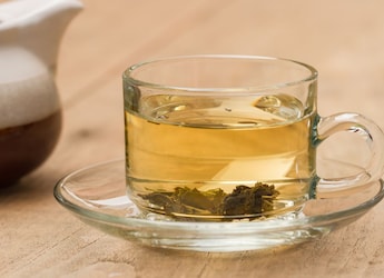 How To Make Guava Leaf Tea To Manage Blood Sugar Levels Naturally
