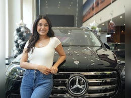 Shehnaaz Gill Keeps It Casual In White Top And Jeans For Luxury Shopping Spree Shehnaaz Gill Keeps It Casual In White Top And Jeans For Luxury Shopping Spree