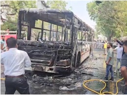 Kota Bus Fire: सड़क पर दौड़ती सिटी बस में अचानक लग गई भीषण आग, अंदर बैठी थीं 15 से 20 सवारियां Kota Bus Fire: सड़क पर दौड़ती सिटी बस में अचानक लग गई भीषण आग, अंदर बैठी थीं 15 से 20 सवारियां