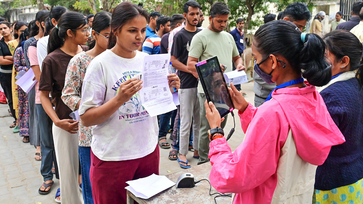 राजस्थान में सरकारी नौकरी का मोह मिटाना जरूरी