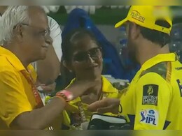 सीएसके को मिली हार के बाद चेन्नई के CEO  ने बीच मैदान पर की धोनी से बात, फैन्स को नहीं आ रहा पसंद, मचा बवाल सीएसके को मिली हार के बाद चेन्नई के CEO  ने बीच मैदान पर की धोनी से बात, फैन्स को नहीं आ रहा पसंद, मचा बवाल