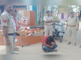 खुद को सरकारी ठेकेदार बताकर करता था ठगी, देवास पुलिस ने किया गिरफ्तार खुद को सरकारी ठेकेदार बताकर करता था ठगी, देवास पुलिस ने किया गिरफ्तार
