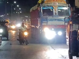 Fake Journalist: फर्जी पत्रकार करता था नो एंट्री में ट्रक से वसूली, ट्रैफिक पुलिस के पहुंचते ही हो गए फरार... जानें-पूरा मामला Fake Journalist: फर्जी पत्रकार करता था नो एंट्री में ट्रक से वसूली, ट्रैफिक पुलिस के पहुंचते ही हो गए फरार... जानें-पूरा मामला