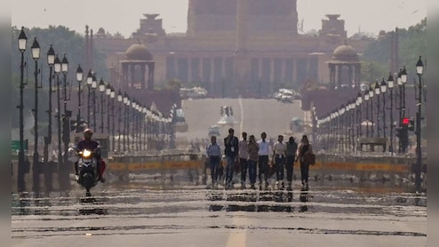दिल्ली-एनसीआर में आज बारिश होने की संभावना, आसमान में छाए रहेंगे बादल