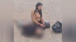 Pahalgam Terror Attack: आतंकी हमले के बाद सामने आई इस तस्वीर की सच्चाई जान रो देगा आपका कलेजा