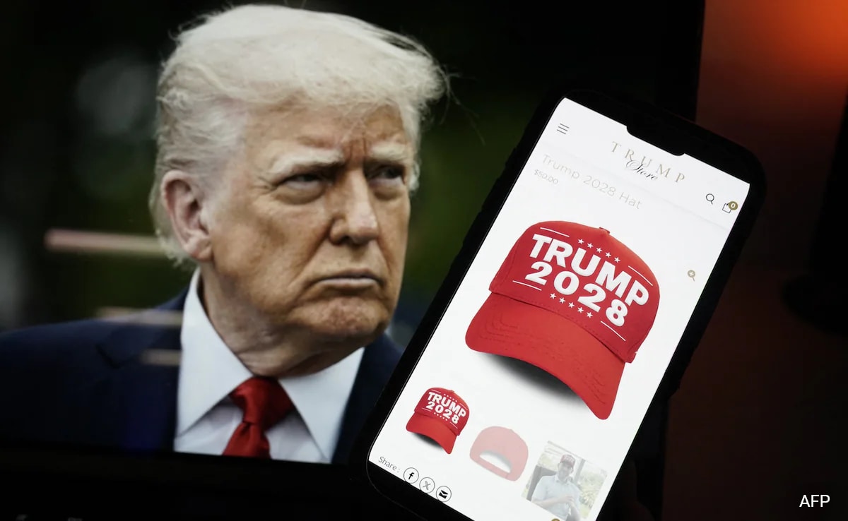 Вашингтон Онлайн магазинът на Доналд Тръмп продава стоки украсени с