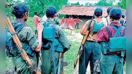LMG के साथ नक्सली ने सरेंडर किया तो 5 लाख, डंप हथियार बरामद कराने पर मिलेगा इतने लाख का इनाम, देखें डिटेल&nbsp;