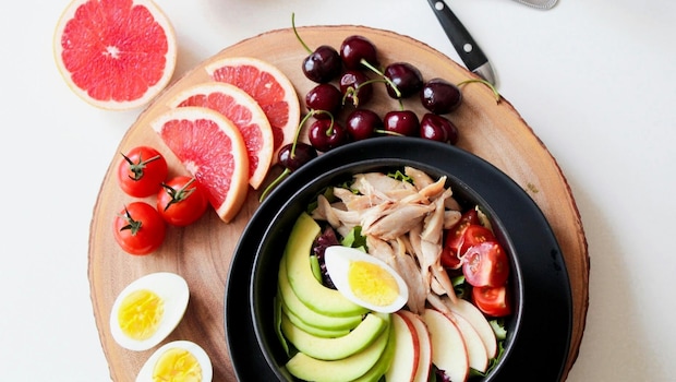 Ate Too Much This Weekend? How To Reset Your Body Without A Crash Diet