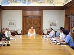 काहीतरी मोठे घडणार ? CDS आणि NSA ची पंतप्रधानांसोबत बैठक काहीतरी मोठे घडणार ? CDS आणि NSA ची पंतप्रधानांसोबत बैठक