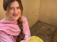 Watch: Foreigner Wife Makes Perfect Makki Di Roti On Traditional Chulha In Punjab Watch: Foreigner Wife Makes Perfect Makki Di Roti On Traditional Chulha In Punjab