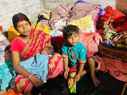अगर 5 मिनट की देरी हो जाती तो... मुर्शिदाबाद हिंसा पीड़ितों ने जब NDTV से साझा किया अपना दर्द अगर 5 मिनट की देरी हो जाती तो... मुर्शिदाबाद हिंसा पीड़ितों ने जब NDTV से साझा किया अपना दर्द