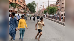 Rajasthan: जयपुर के जौहरी बाजार में फिर जुटे लोग, बंद करवाई दुकानें; पुलिस ने किया लाठीचार्ज