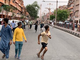 Rajasthan: जयपुर के जौहरी बाजार में फिर जुटे लोग, बंद करवाई दुकानें; पुलिस ने किया लाठीचार्ज Rajasthan: जयपुर के जौहरी बाजार में फिर जुटे लोग, बंद करवाई दुकानें; पुलिस ने किया लाठीचार्ज