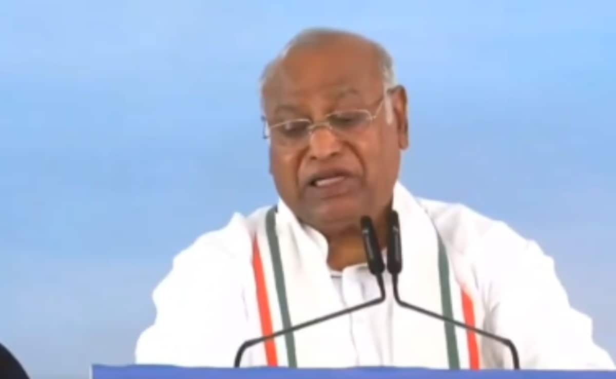 DK Shivakumar Reciting RSS Anthem Closed Chapter, He Apologised: Mallikarjun Kharge