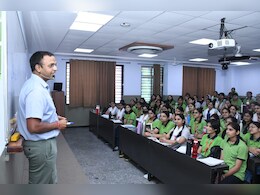 कोटा में कलेक्टर ने की स्टूडेंट्स से बात, एंजाइटी-सेल्फ डाउट और ओवरथिंकिंग को लेकर कही ये बात 